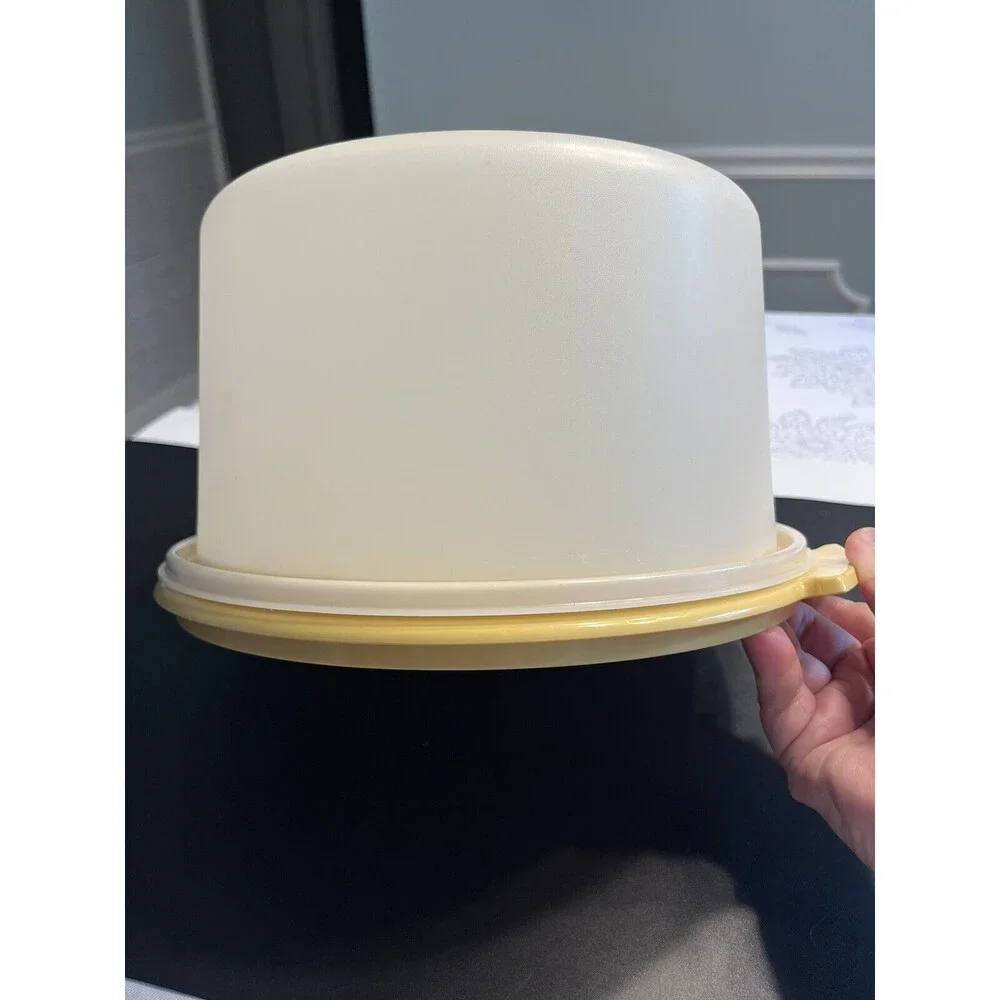 Tupperware Cake Carrier, Cake Taker, Gold, wLid, #684-5, 12 Inch Vintage